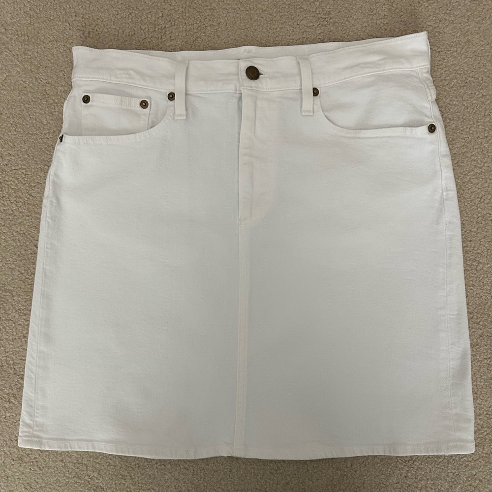 J. Crew White Denim Mini Skirt Sz 29
Very Good Condition